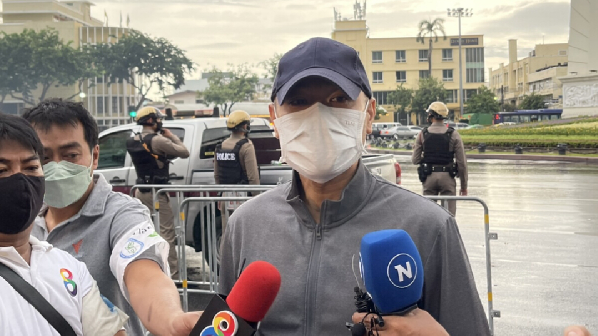 รองโฆษก ตร.ยืนยันเอาผิดม็อบทะลุแก๊ซที่ก่อเหตุขว้างระเบิดใส่รถ ตร. รองโฆษก ตร.ยืนยันเอาผิดม็อบทะลุแก๊ซที่ก่อเหตุขว้างระเบิดใส่รถ ตร.