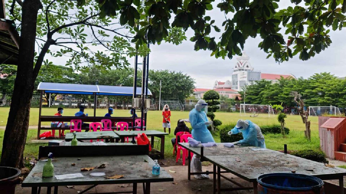 ผวาคลัสเตอร์นักฟุตบอลหญิงอะคาเดมี่โรงเรียนติดโควิด 15 คน