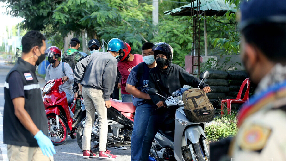 สกัดวัยรุ่นปัตตานีไม่ฉีดวัคซีนเดินทางข้ามจังหวัด สกัดวัยรุ่นปัตตานีไม่ฉีดวัคซีนเดินทางข้ามจังหวัด