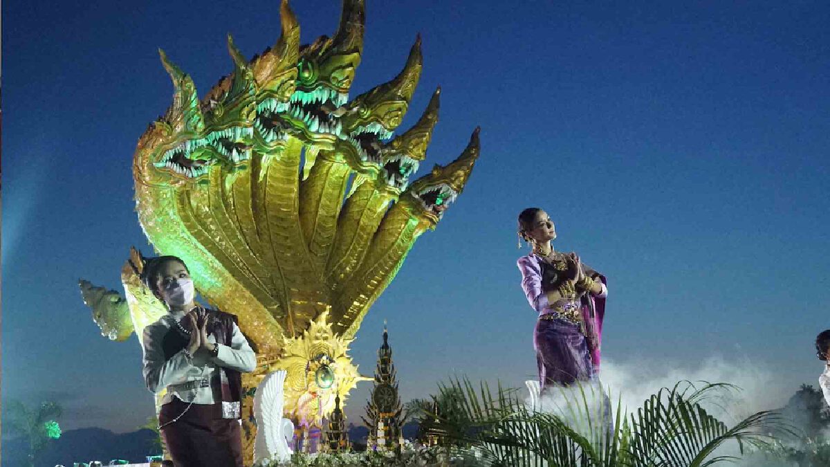 "อแมนดา"มิสยูนิเวิร์สไทยแลนด์ร่วมรำบวงสรวงบั้งไฟพญานาค "อแมนดา"มิสยูนิเวิร์สไทยแลนด์ร่วมรำบวงสรวงบั้งไฟพญานาค