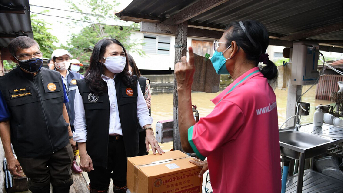 รองปลัด กทม.ลงพื้นที่บางกอกน้อย ช่วยเหลือประชาชนริมแม่น้ำเจ้าพระยา รองปลัด กทม.ลงพื้นที่บางกอกน้อย ช่วยเหลือประชาชนริมแม่น้ำเจ้าพระยา