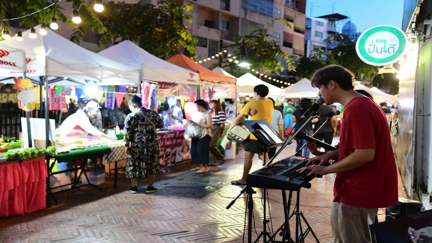 ชวนนักดนตรีอิสระ มา "เปิดหมวก" งาน "ลอยกระทง" ชวนนักดนตรีอิสระ มา "เปิดหมวก" งาน "ลอยกระทง"