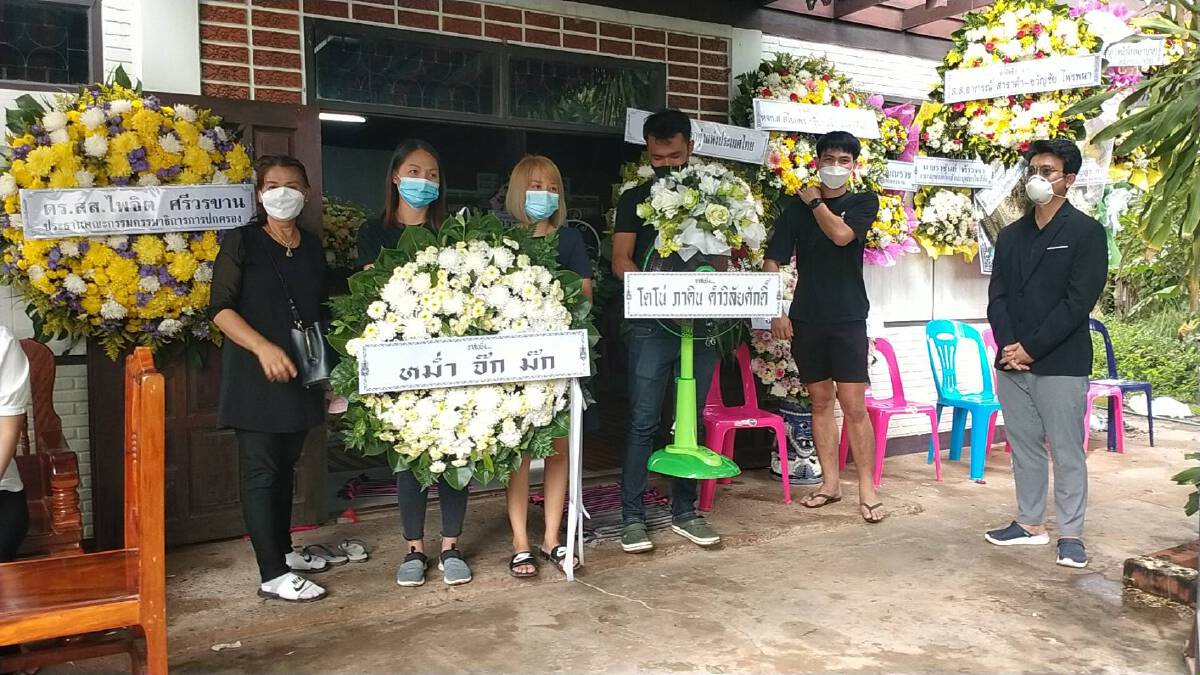 วงการบันเทิง-นักการเมือง แห่ส่งพวงหรีดอาลัยพรศักดิ์ส่องแสง วงการบันเทิง-นักการเมือง แห่ส่งพวงหรีดอาลัยพรศักดิ์ส่องแสง
