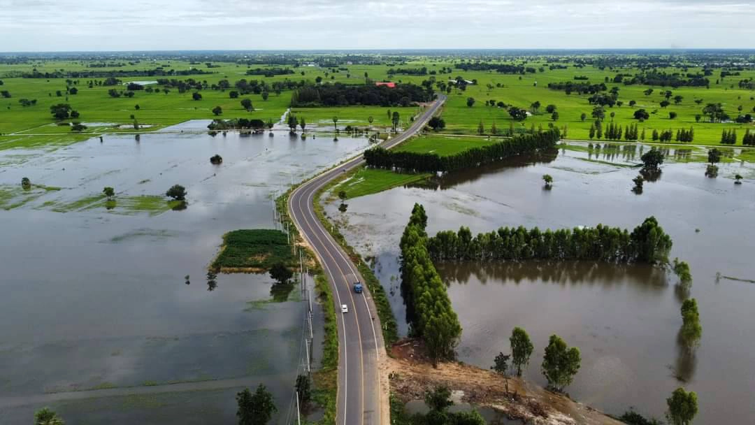 น้ำท่วมโคราช 10 อำเภอ เริ่มคลี่คลาย จ่อท่วมอีก4อำเภอ