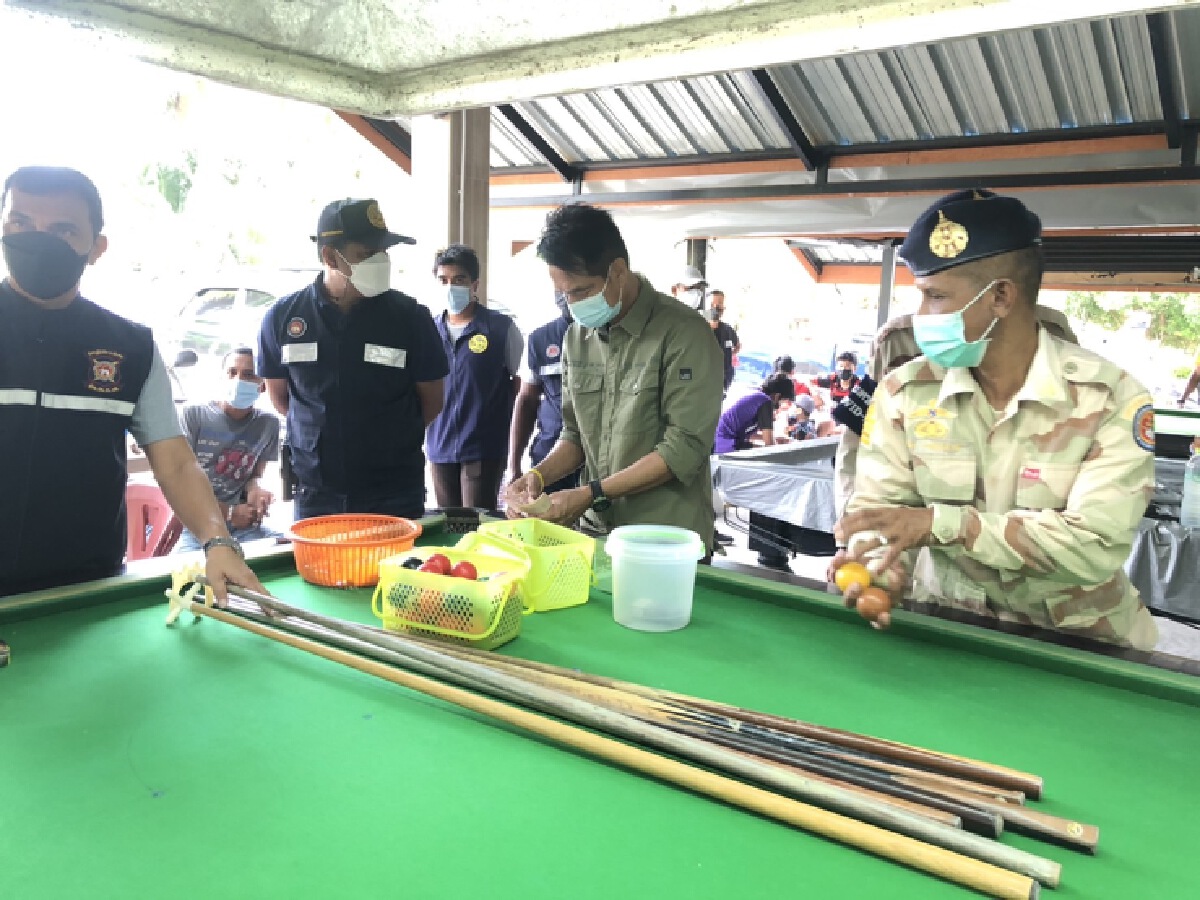จับนักพนันวัยเกษียณ มั่วสุมเล่น "มวยตู้-สนุกเกอร์" จับนักพนันวัยเกษียณ มั่วสุมเล่น "มวยตู้-สนุกเกอร์"
