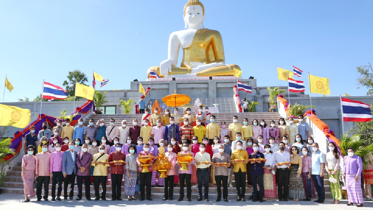 "อรรถพล" อดีต อสส. นำทอดกฐินทางน้้ำที่ จ.ฉะเชิงเทรา สุดเก๋ใช้เรือ EV ทำพิธี