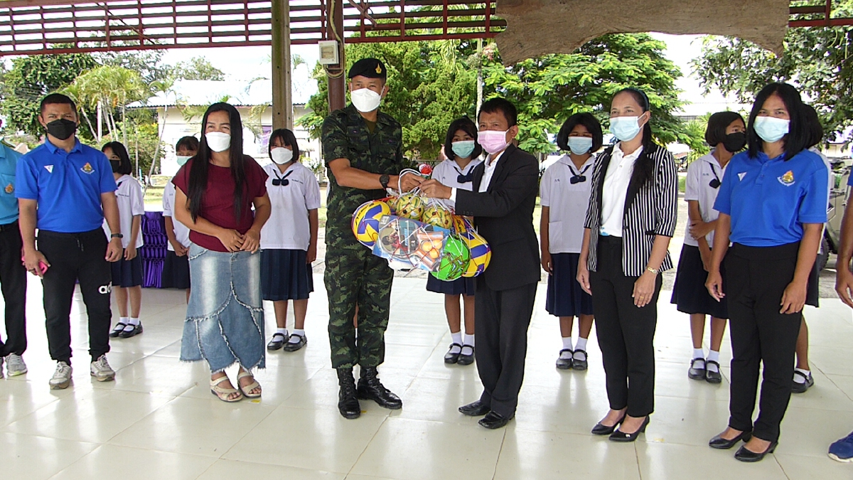 แม่ทัพภาคที่2 ลงพื้นที่อำเภอชายแดนไทยเขมรติดตามสถานการณ์โควิด แม่ทัพภาคที่2 ลงพื้นที่อำเภอชายแดนไทยเขมรติดตามสถานการณ์โควิด