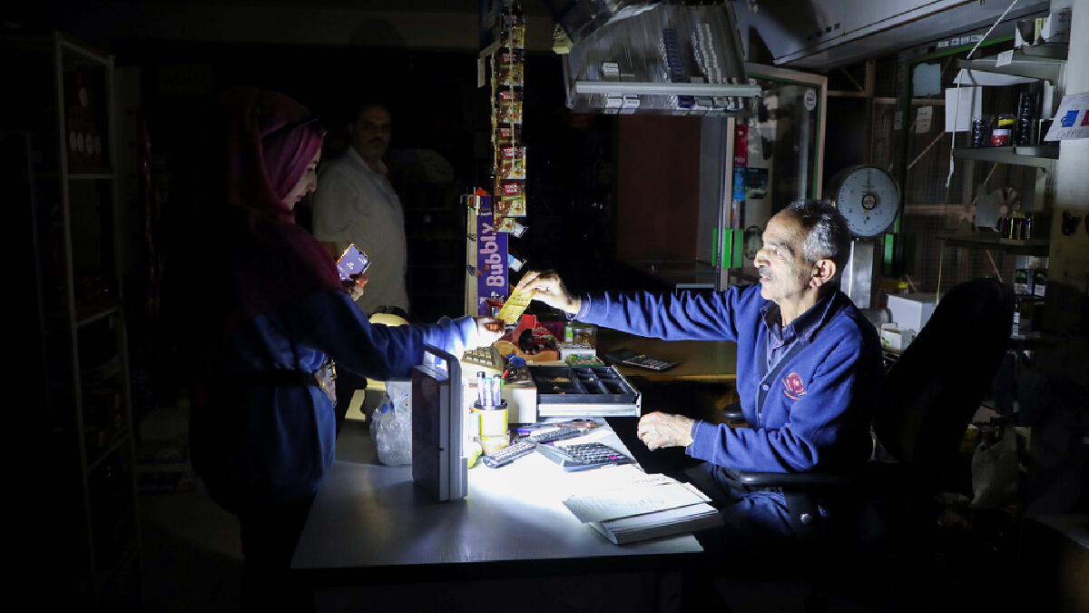 ไฟฟ้าเลบานอนหมดจริง ๆ  หยุดปั่นไฟทั้งประเทศ