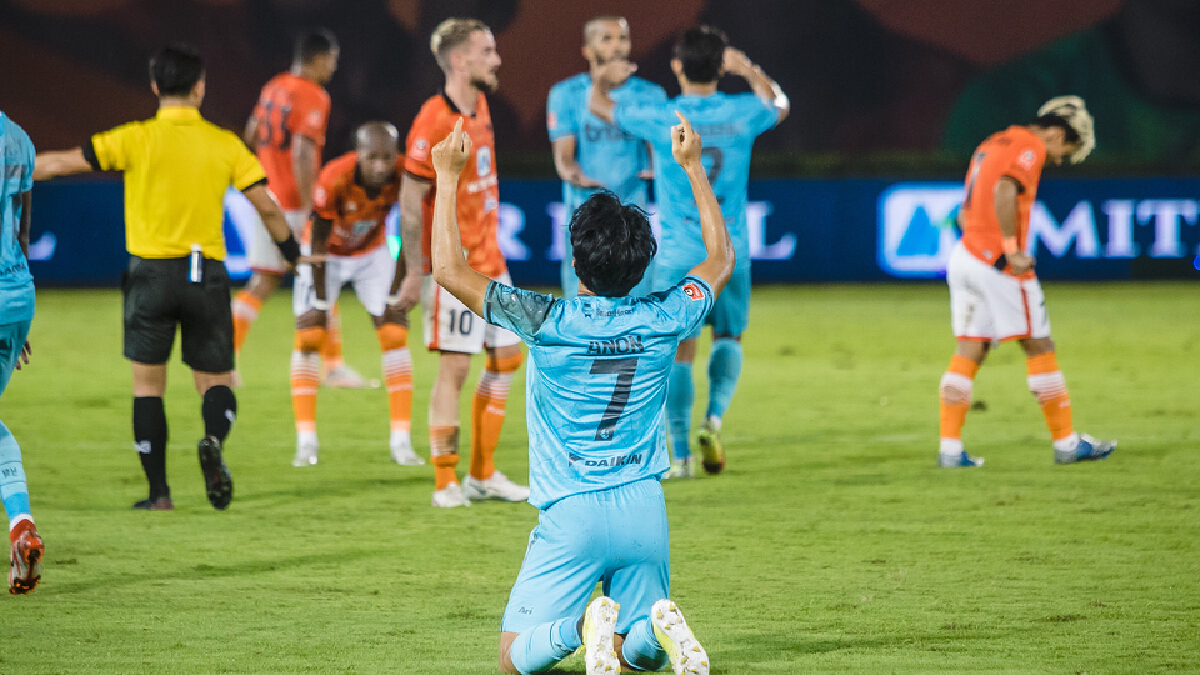 “แข้งเทพ” บุกเฉือน “ราชันมังกร” 2-1 ทำสถิติคว้าชัย 5 นัดติด