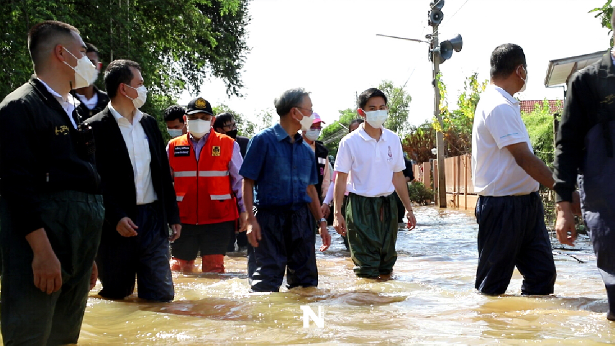 นายชวน หลีกภัย ประธานสภาผู้แทนราษฎรลงพื้นที่เยี่ยมผู้ประสบอุทกภัย