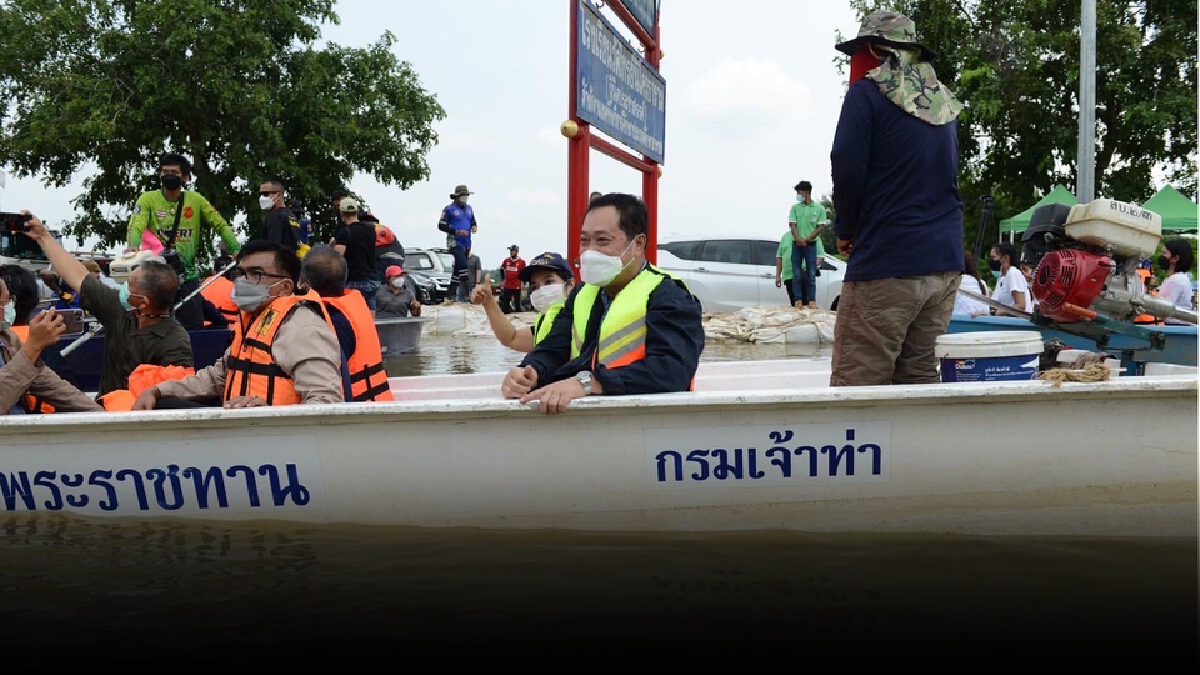 “ทวี สอดส่อง” ยกทีม ส.ส.ชายแดนใต้ เยี่ยมน้ำท่วมอ่างทอง