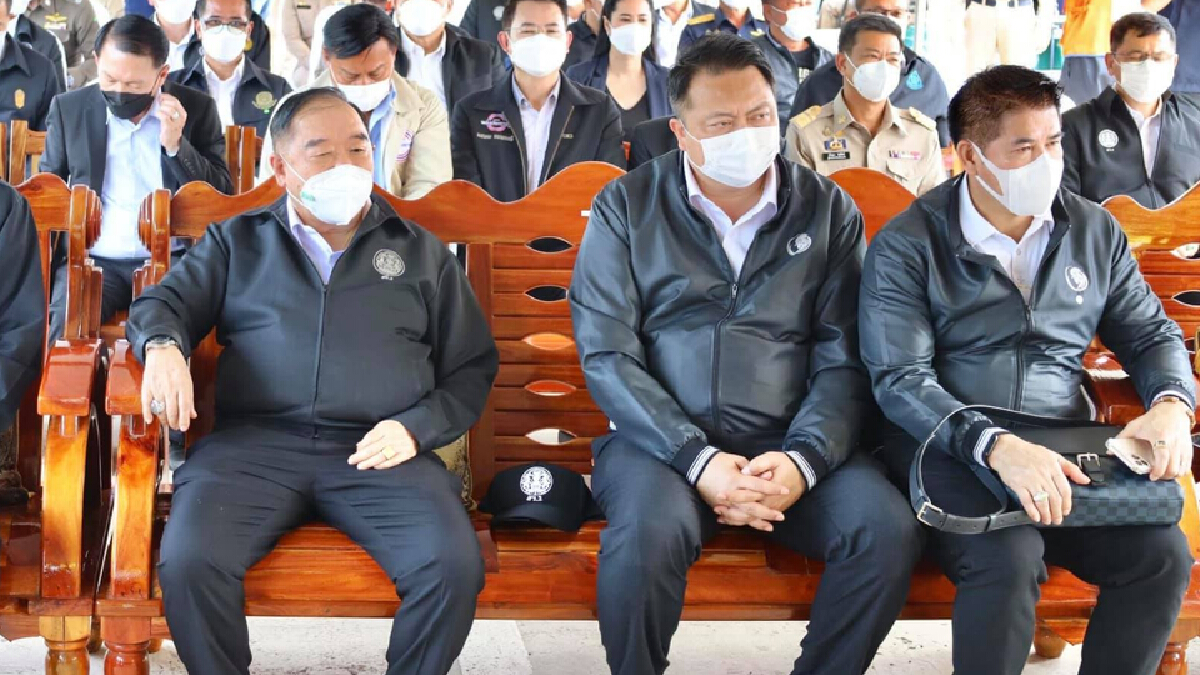 เปิดภาพแนบชิด ‘เสี่ยเฮ้ง’ – ‘บิ๊กนัส’ เบียดกันจนต้องถามใครจัดที่นั่งให้? เปิดภาพแนบชิด ‘เสี่ยเฮ้ง’ – ‘บิ๊กนัส’ เบียดกันจนต้องถามใครจัดที่นั่งให้?