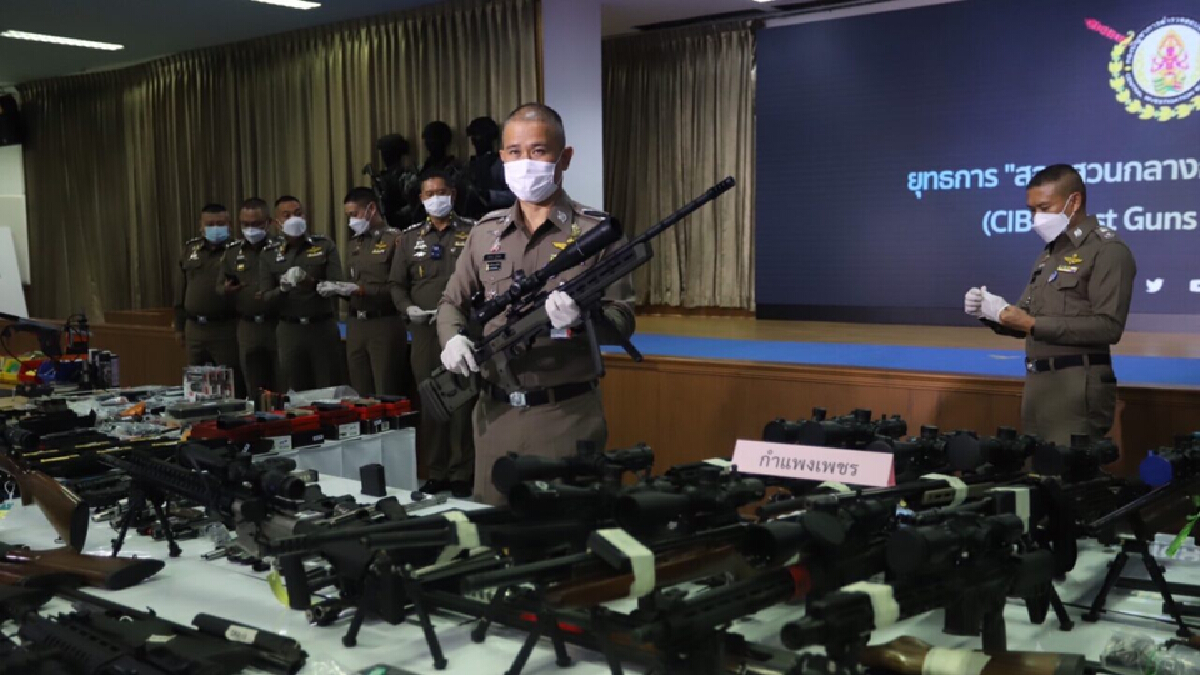 "พล.ต.ท.จิรภพ ภูริเดช" ประเดิมผลงาน ลุยกวาดล้างปืนเถื่อนยึดกว่า 300 กระบอก "พล.ต.ท.จิรภพ ภูริเดช" ประเดิมผลงาน ลุยกวาดล้างปืนเถื่อนยึดกว่า 300 กระบอก