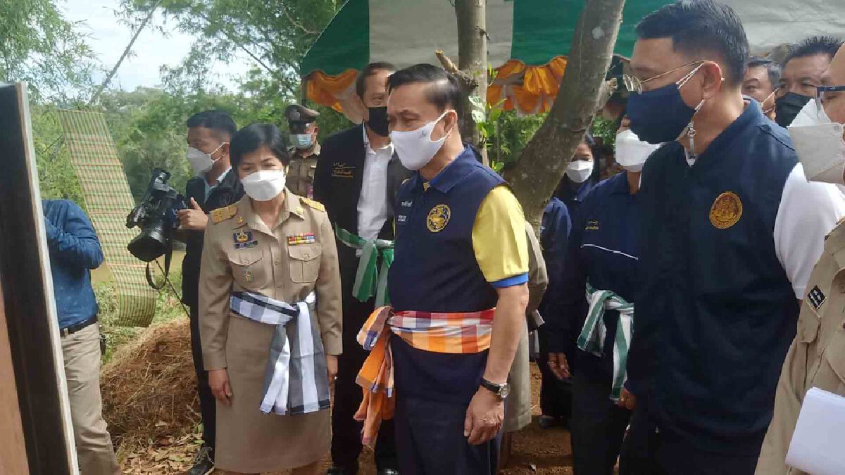 มท.2 กำชับกรมโยธาฯเดินหน้าสร้างเขื่อนป้องกันตลิ่ง มท.2 กำชับกรมโยธาฯเดินหน้าสร้างเขื่อนป้องกันตลิ่ง
