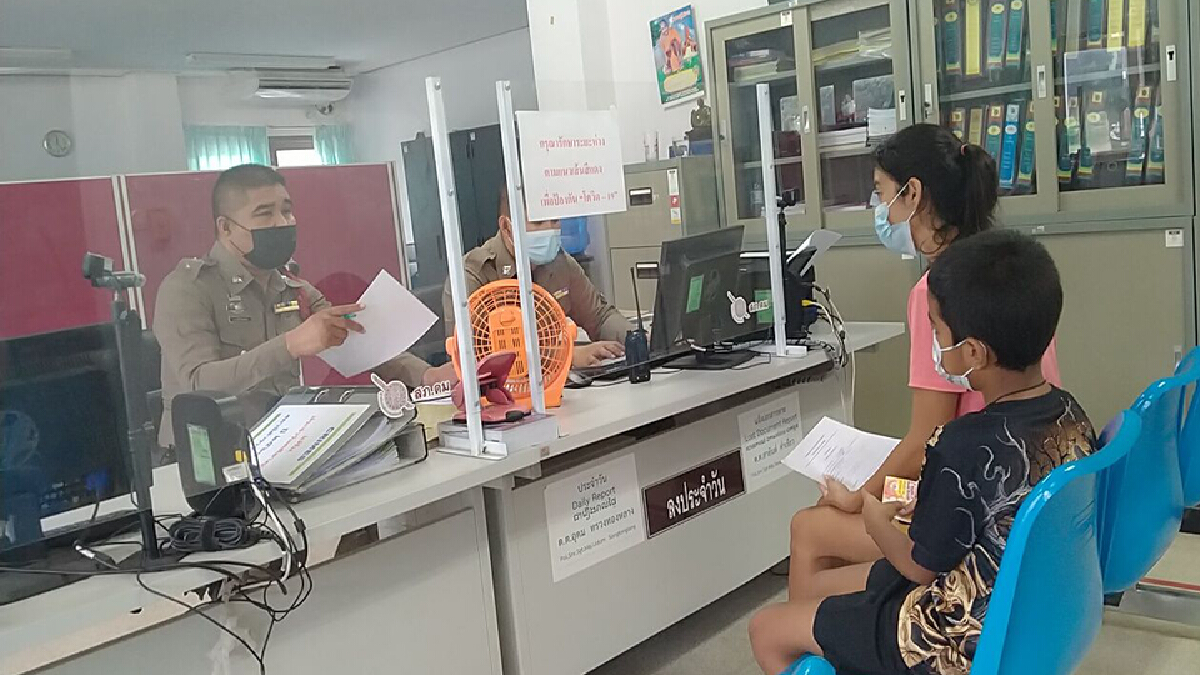 พ่อเลี้ยงทุบตีลูกเลี้ยงวัย 8ขวบและภรรยา เขียวช้ำทั้งตัว พ่อเลี้ยงทุบตีลูกเลี้ยงวัย 8ขวบและภรรยา เขียวช้ำทั้งตัว