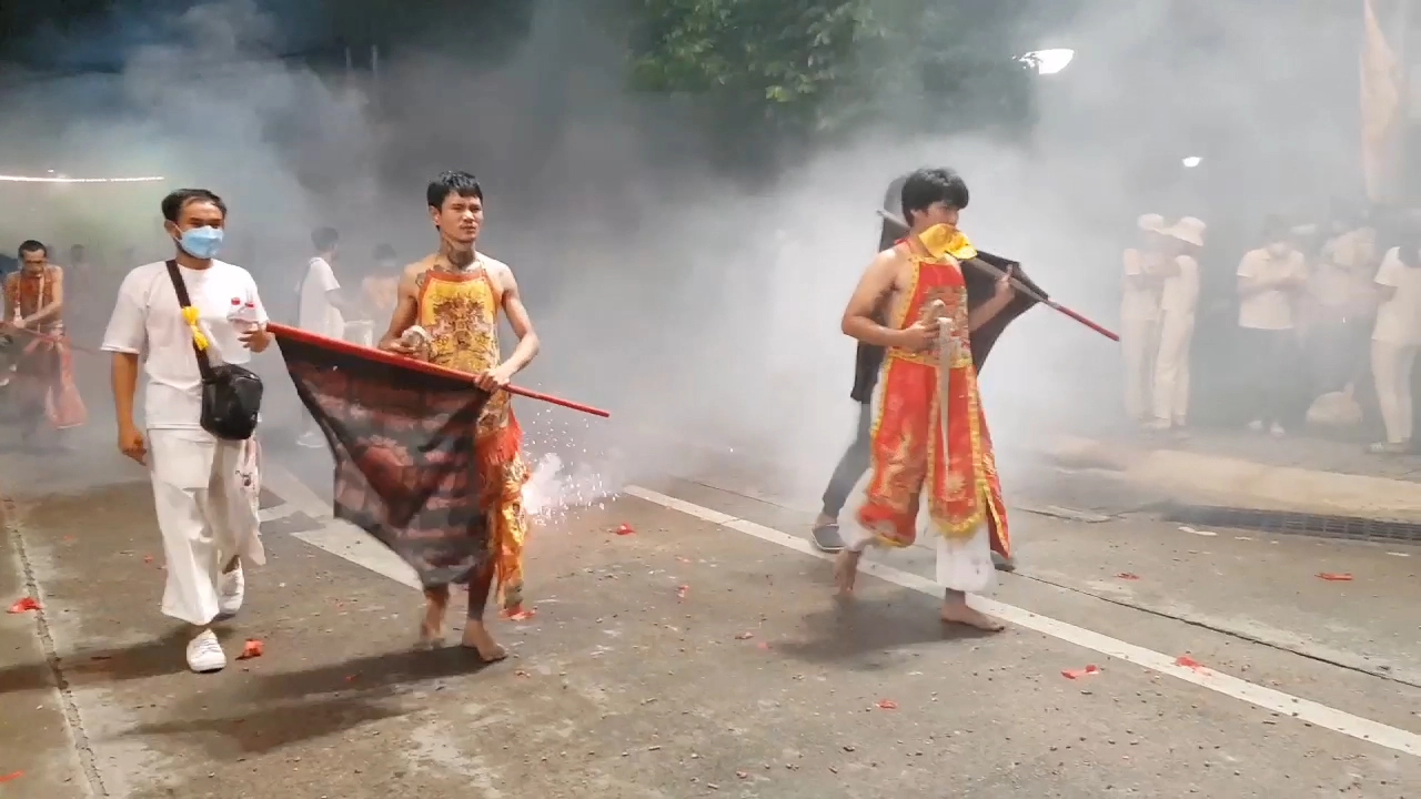 จุดประทัดส่งพระสนันเมือง ถือศีลกินผักภูเก็ต