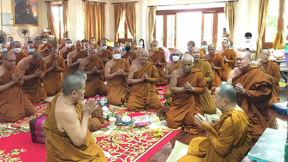 พระสายป่าทั่วอีสานสวดถวายกำลังใจพระเทพสารเมธี