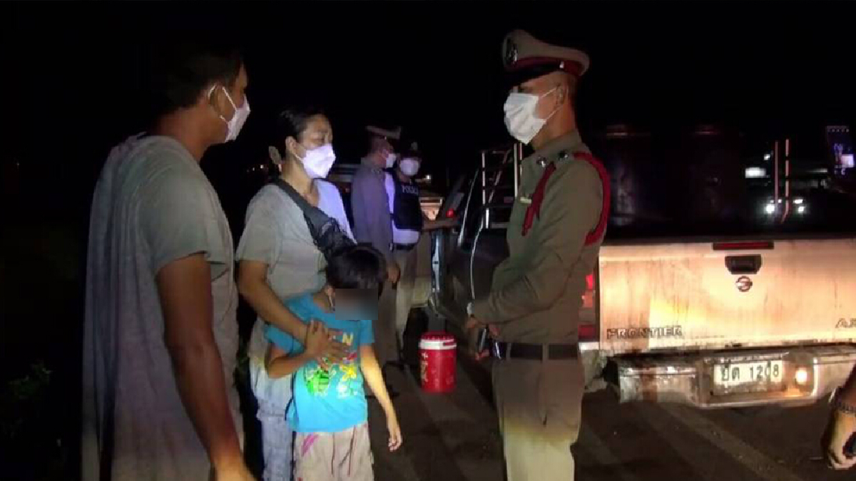 อุกอาจคนร้ายประกบยิงบนถนนหลวงร้องขอชีวิตในรถมีเด็กรอดตายหวุดหวิด อุกอาจคนร้ายประกบยิงบนถนนหลวงร้องขอชีวิตในรถมีเด็กรอดตายหวุดหวิด