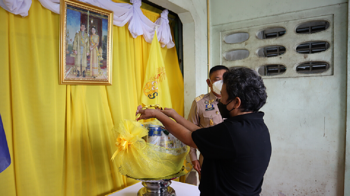 ในหลวงพระราชทานสิ่งครอบครัวทหารพรานพลีชีพ ในหลวงพระราชทานสิ่งครอบครัวทหารพรานพลีชีพ