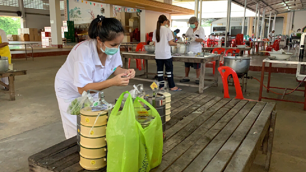 เริ่มแล้วกินเจที่ศรีสะเกษงดนั่งทานให้หิ้วปิ่นโตรับไปกินบ้าน เริ่มแล้วกินเจที่ศรีสะเกษงดนั่งทานให้หิ้วปิ่นโตรับไปกินบ้าน