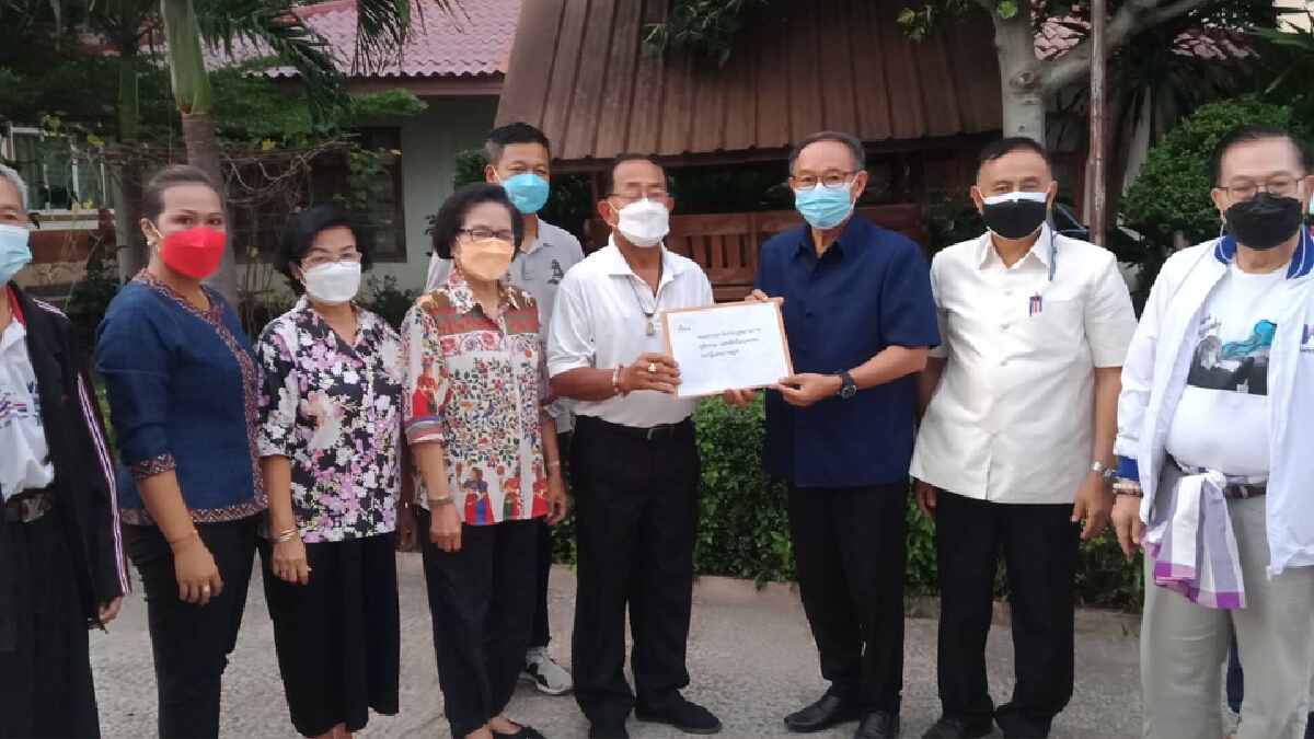 สาธุชนร่วมทำบุญเฝ้าลุ้นผลประชุมมส.ทบทวนคำสั่งปลดเจ้าคณะจังหวัด
