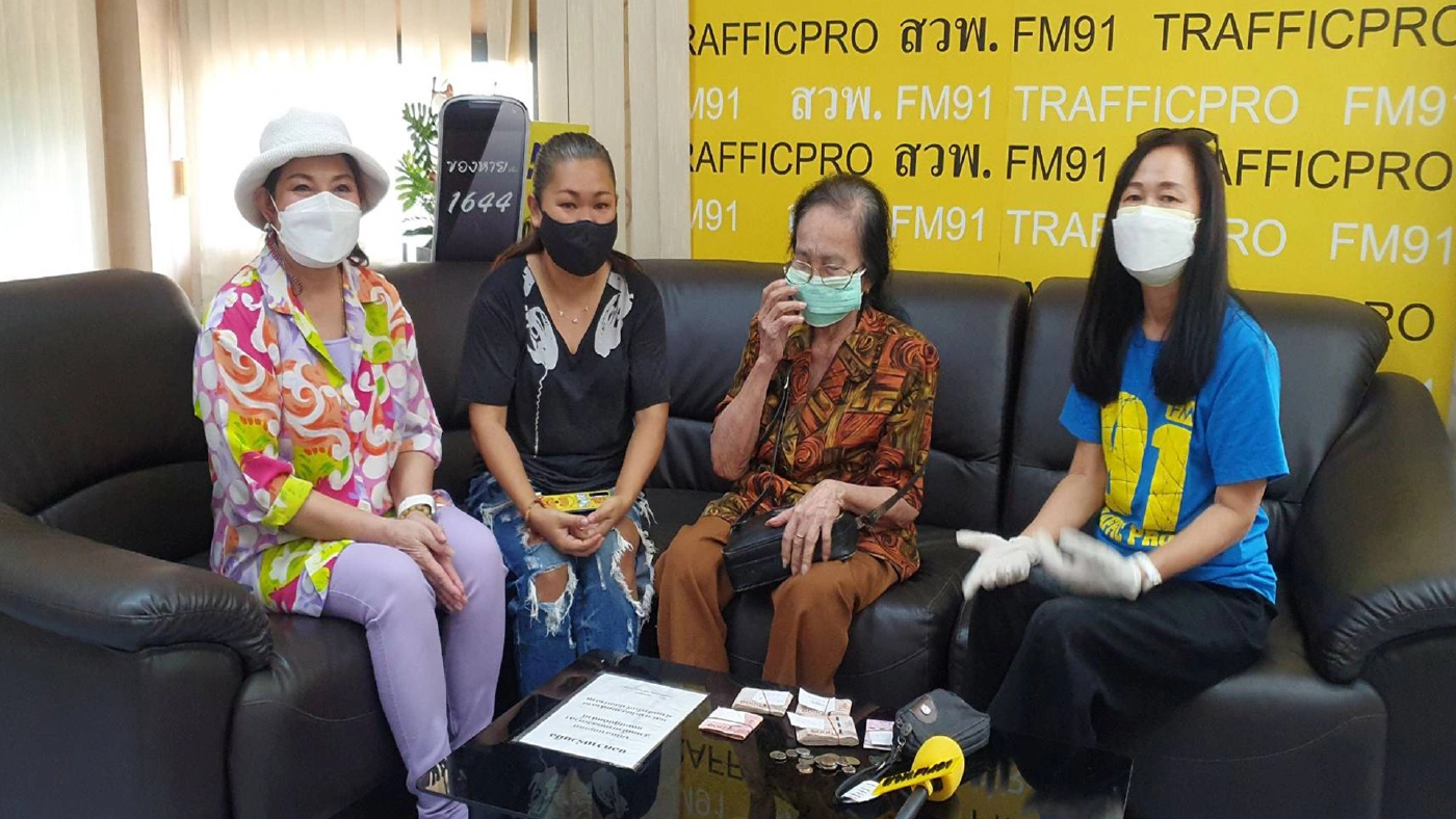 ยังมีคนดี สาวเก็บกระเป๋าเงินกว่า 8 หมื่นบาทคืนคุณยายทำหายไม่รู้ตัว