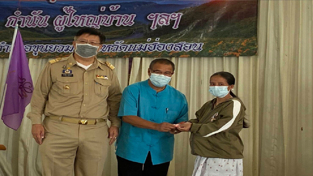 "ขุนยวม"แจกทองกระตุ้นหญิงตั้งท้องฉีดวัคซีน