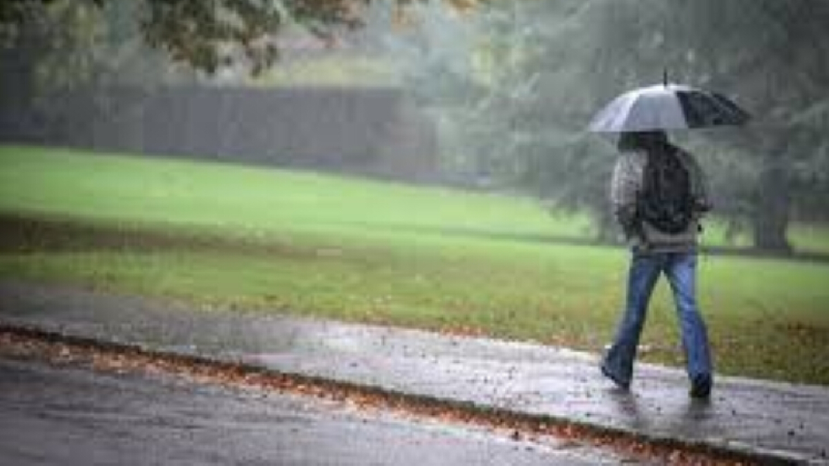 สภาพอากาศวันนี้ ฝนปานกลาง หนักในบางแห่ง ใต้ฝนน้อย กทม.ไม่เบา