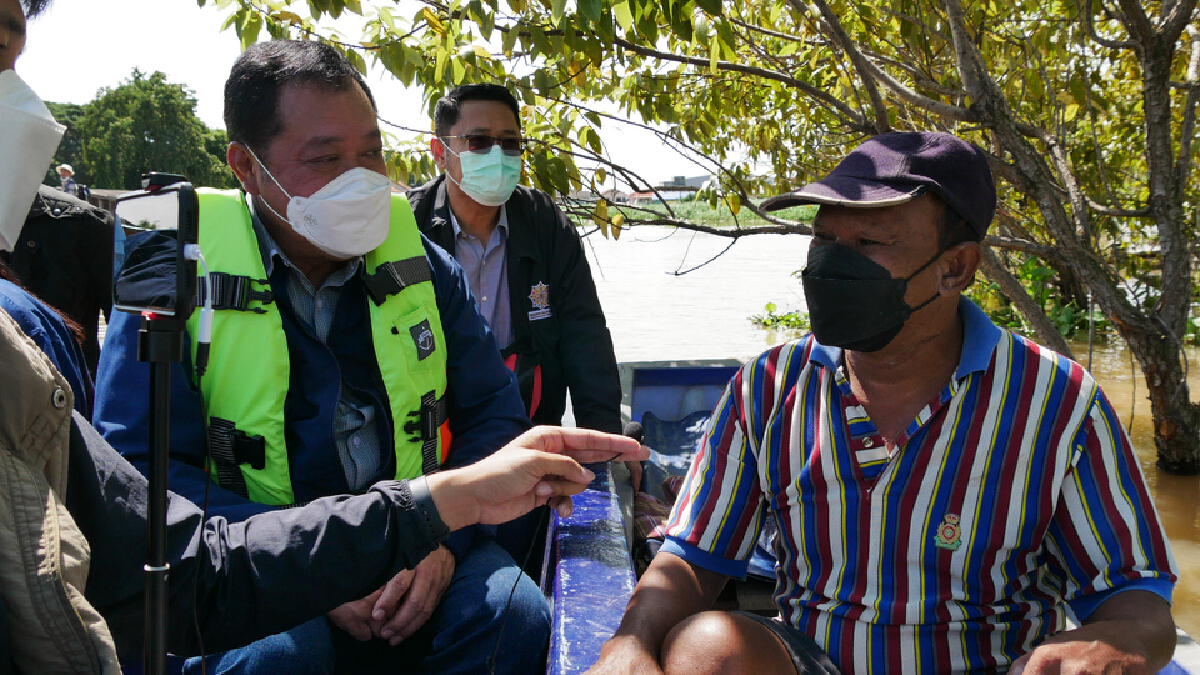 "ทวี"แนะรัฐกระจายอำนาจท้องถิ่นแก้ปัญหาหลังลงพื้นที่ช่วยท่วมอยุธยา