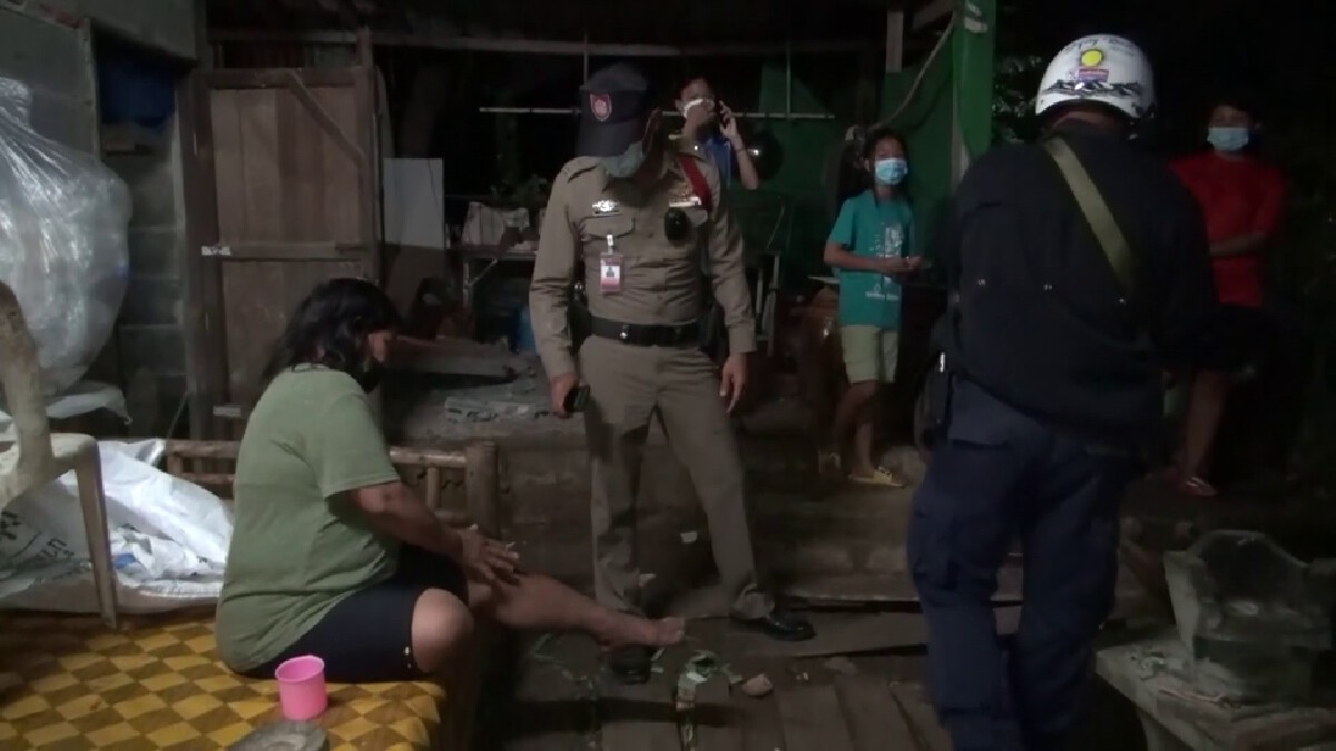 ตำรวจบ้านคลั่งยอมปล่อยตัวเมียกลับบ้านแล้วหลังถูกไล่ล่า ตำรวจบ้านคลั่งยอมปล่อยตัวเมียกลับบ้านแล้วหลังถูกไล่ล่า