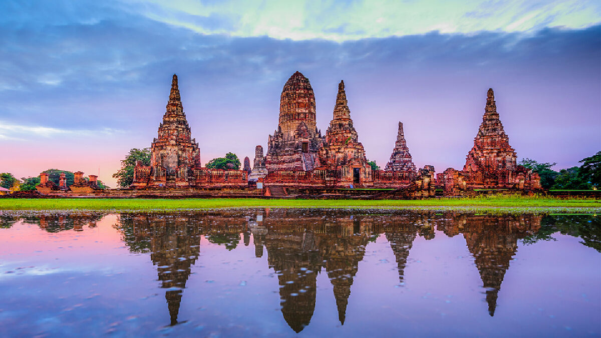 เสริมแนวกระสอบทรายป้องกัน ‘วัดไชยวัฒนาราม’ เสริมแนวกระสอบทรายป้องกัน ‘วัดไชยวัฒนาราม’