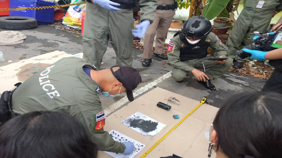 คนร้ายลอบวางระเบิดเผารถกระบะ โชคดีดับทัน รู้เบาะแสคนร้ายแล้ว คนร้ายลอบวางระเบิดเผารถกระบะ โชคดีดับทัน รู้เบาะแสคนร้ายแล้ว