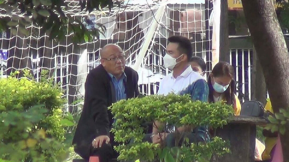 "ลุงพล" ไปศาลสืบพยานโจทก์คดีครอบครองไม้มะค่า เจ้าตัวปิดปากเงียบ