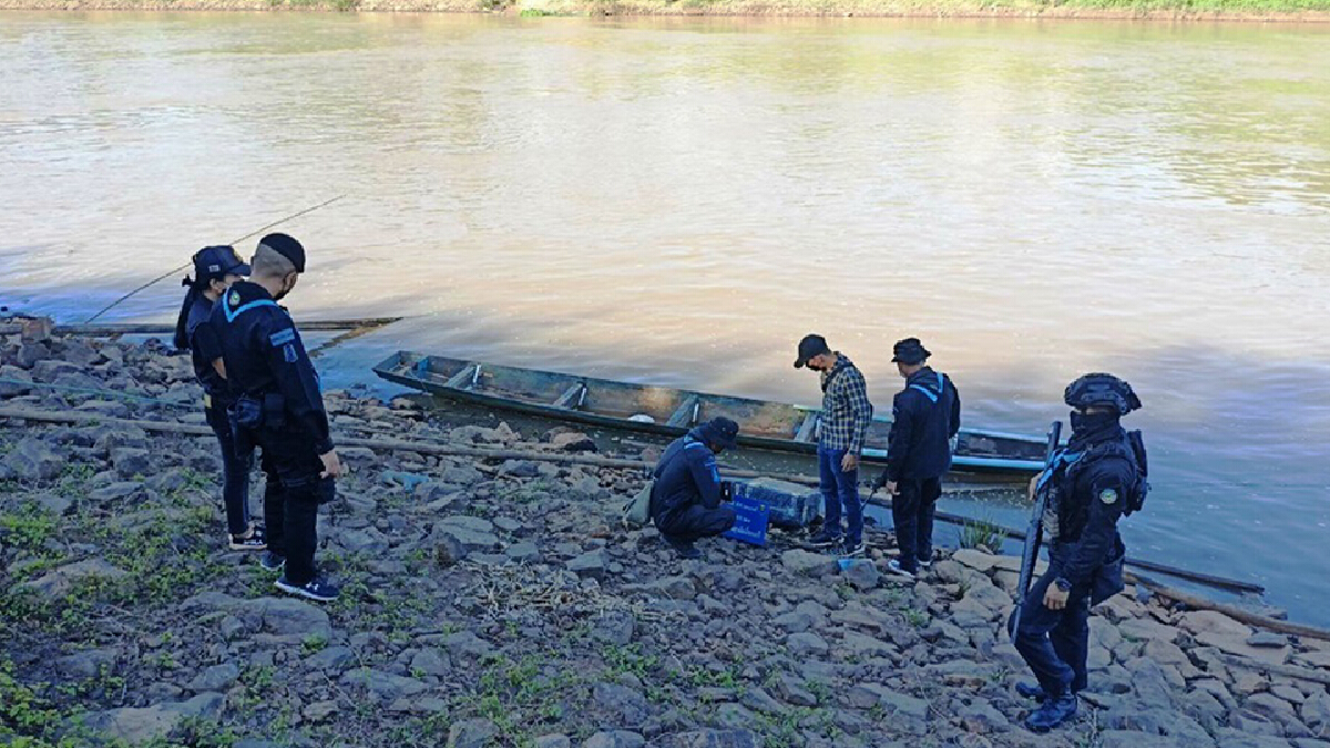 ขบวนการค้ายาเสพติดข้ามชาติซวยเรือแตกกัญชาลอยฟ่องเต็มแม่น้ำ ขบวนการค้ายาเสพติดข้ามชาติซวยเรือแตกกัญชาลอยฟ่องเต็มแม่น้ำ