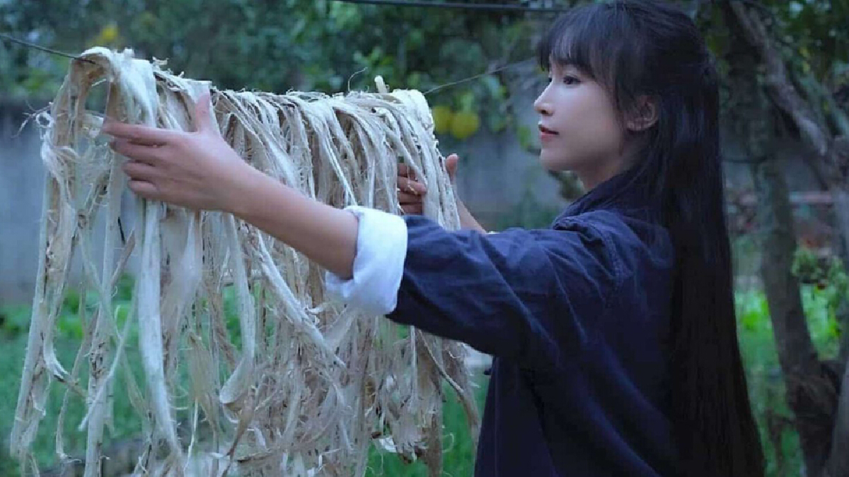 หลี่จื่อชวี่ ยูทูบเบอร์สาวงามที่ทำให้โลกหลงรักวิถีชนบทจีน หลี่จื่อชวี่ ยูทูบเบอร์สาวงามที่ทำให้โลกหลงรักวิถีชนบทจีน