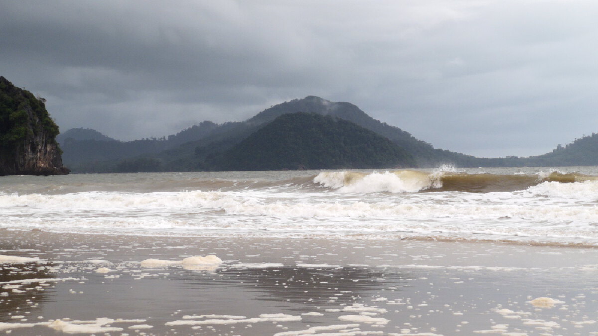 อุทยานฯหาดเจ้าไหมเตือน นทท.ระมัดระวัง หวั่นเกิดอันตรายจากคลื่นลมแรง อุทยานฯหาดเจ้าไหมเตือน นทท.ระมัดระวัง หวั่นเกิดอันตรายจากคลื่นลมแรง