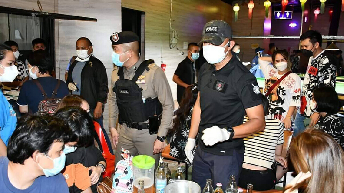 บุกจับร้านชื่อดังเมืองขอนแก่นเปิดบริการละเมิดคำสั่งจำหน่ายสุรา