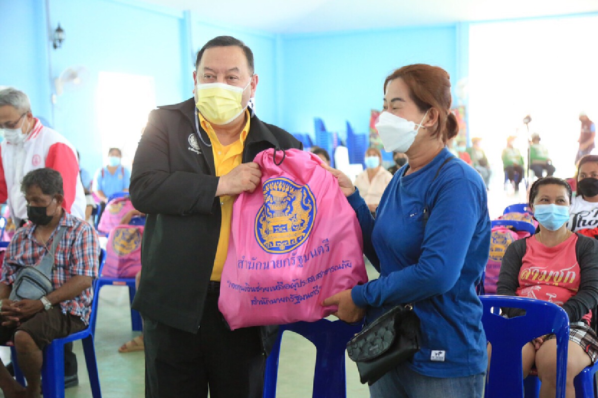 รมว.พม. นำทีมนั่งเรือลุยน้ำท่วมช่วยเหลือครอบครัวกลุ่มเปราะบาง ในพื้นที่อำเภอบางระกำ จังหวัดพิษณุโลก