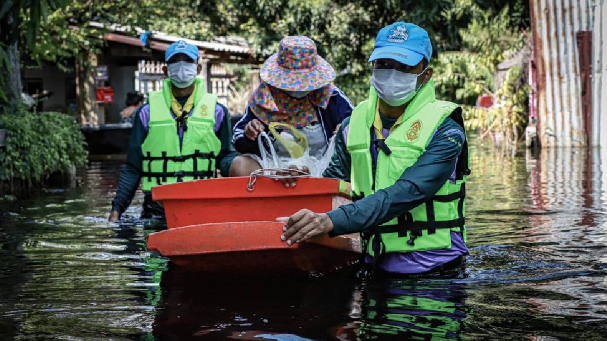 "คงชีพ"เผย"นายก"หวั่นพายุ 2 ลูกซ้ำ สั่งกองทัพ เฝ้าระวังพื้นที่เสี่ยง "คงชีพ"เผย"นายก"หวั่นพายุ 2 ลูกซ้ำ สั่งกองทัพ เฝ้าระวังพื้นที่เสี่ยง