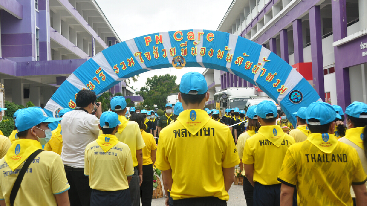 สมาคมผู้ปกครองรร.ผดุงนารีปล่อยขบวนช่วยเหลือนักเรียนถูกน้ำท่วม