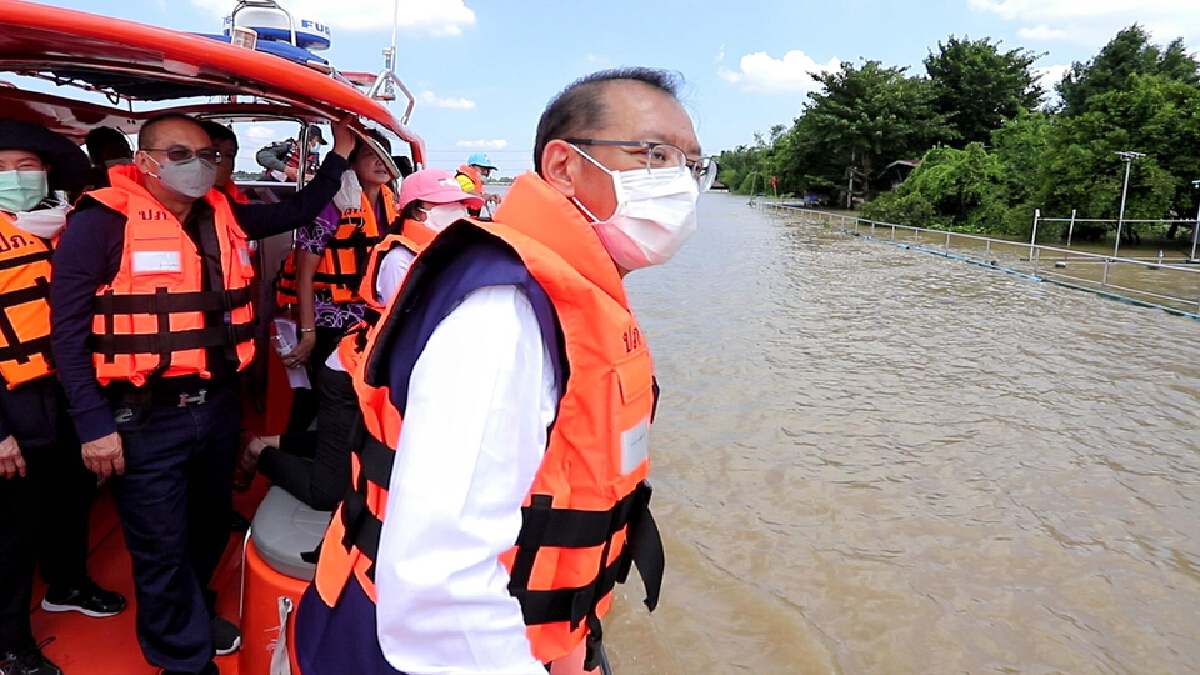 ผู้ว่าฯหมูป่าลุยตรวจน้ำท่วม มั่นใจไม่เท่าปี 54 สั่งเข้มเรือทุกชนิดขับช้า ผู้ว่าฯหมูป่าลุยตรวจน้ำท่วม มั่นใจไม่เท่าปี 54 สั่งเข้มเรือทุกชนิดขับช้า