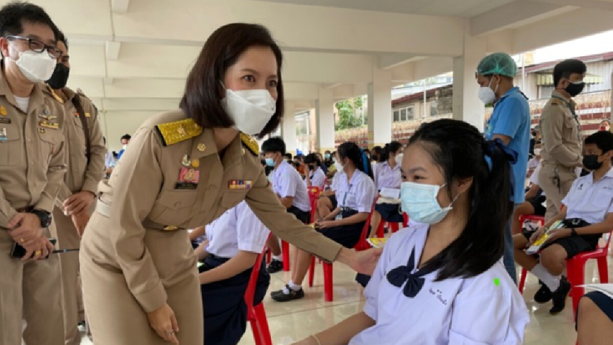 เริ่มแล้ววันนี้ ฉีดวัคซีนนักเรียนอายุ 12-17 ปี "ตรีนุช" ลงพื้นที่ให้กำลังใจ เริ่มแล้ววันนี้ ฉีดวัคซีนนักเรียนอายุ 12-17 ปี "ตรีนุช" ลงพื้นที่ให้กำลังใจ