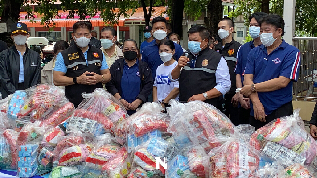 ร.อ.ธรรมนัส มอบถุงยังชีพชุมชนวัดแจ้งศิริสัมพันธ์ จ.นนทบุรี