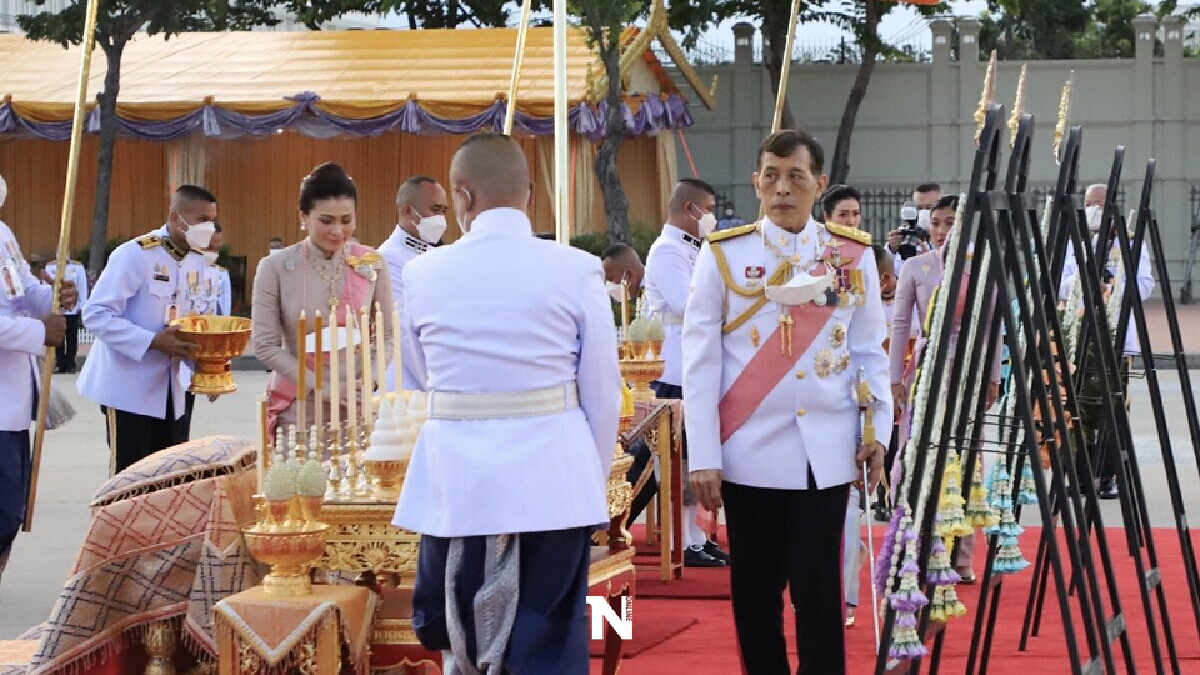 ในหลวงเสด็จฯ ทรงบำเพ็ญพระราชกุศล เนื่องในวันปิยมหาราช ในหลวงเสด็จฯ ทรงบำเพ็ญพระราชกุศล เนื่องในวันปิยมหาราช
