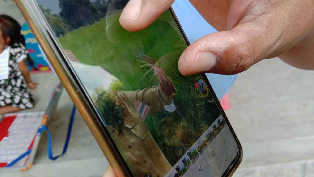 ฮือฮาสาวพิมายถ่ายรูปติดมือพระแม่โพสพ ฮือฮาสาวพิมายถ่ายรูปติดมือพระแม่โพสพ
