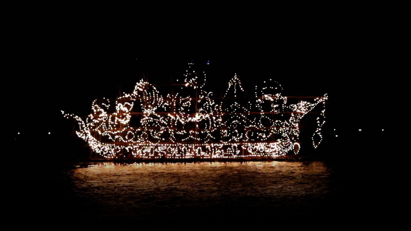 ไหลเรือไฟนครพนมวันสุดท้านปิดฉากได้สวยงาม