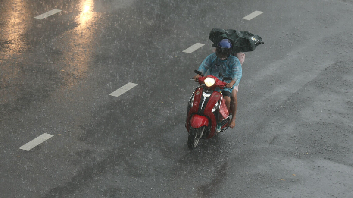 สภาพอากาศ 6 ต.ค. มรสุมพัดปกคลุมอันดามัน อ่าวไทย ส่งผลภาคใต้ฝนหนักบางพื้นที่