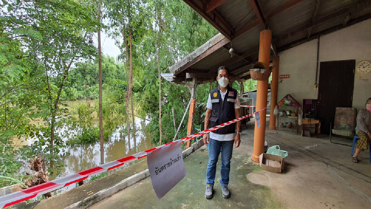 เทศบาลเร่งติดป้ายเขตอันตรายหลังน้ำพองเซาะตลิ่งทำบ้านทรุด