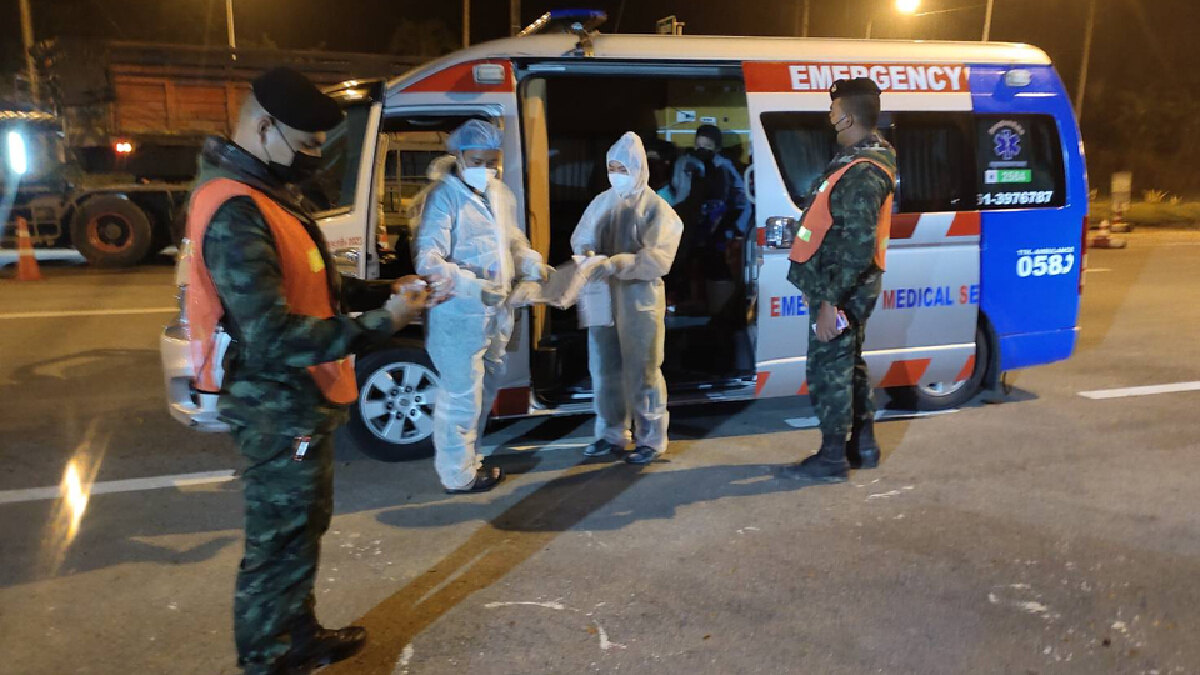 จับขบวนการขนต่างด้าวแสบ ใช้รถ AMBULANCE ขน 10 เมียนมาร์ส่ง กทม. จับขบวนการขนต่างด้าวแสบ ใช้รถ AMBULANCE ขน 10 เมียนมาร์ส่ง กทม.
