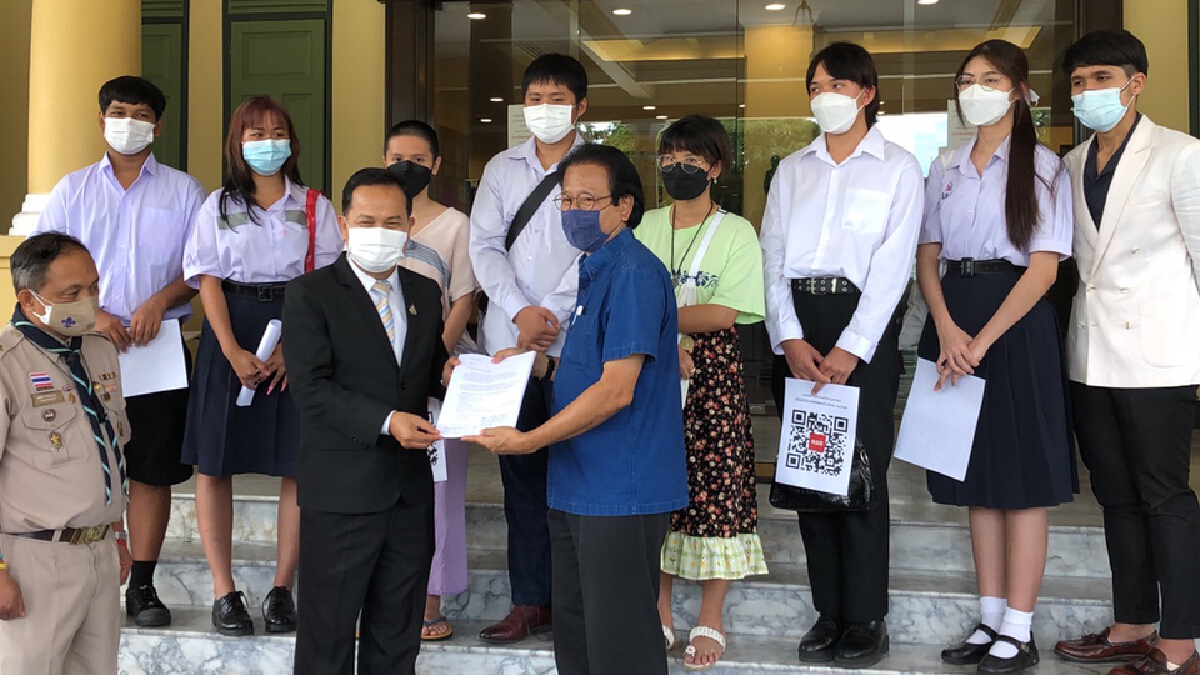 "หมอทศพร-ตัวแทนนร." บุกศธ. จี้ถามความชัดเจนปมจัดสรรวัคซีนเด็ก
